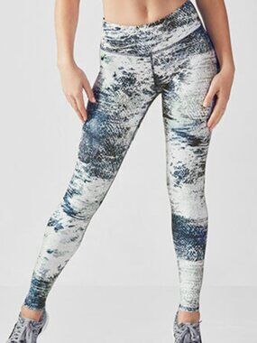 Fabletics SMALL PowerHold Mid-Rise Inside Pocket Capri Leggings FOSSIL/SNAKE